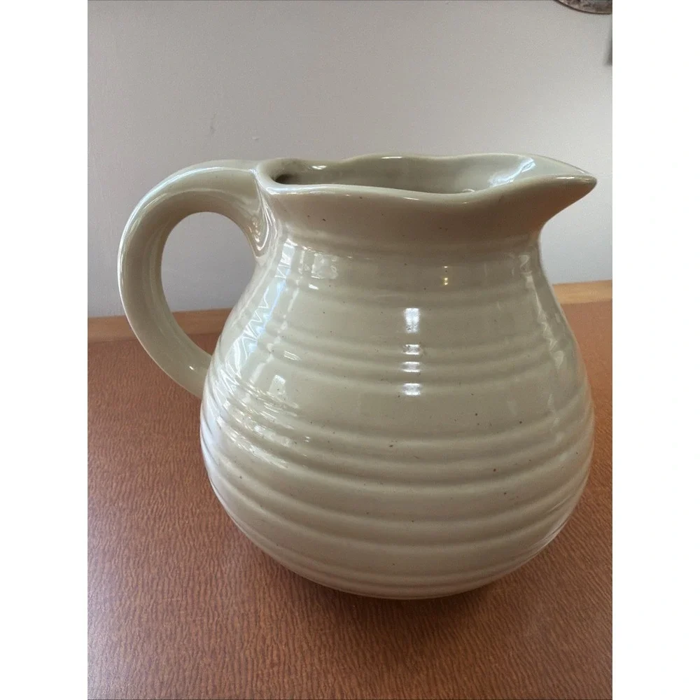 Vtg 3D Apple Design Stoneware Pitcher With Handle Beige Apple Embossed 7